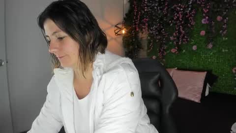 Sarah Deyvis online show from February 2026 01:07:01 PM