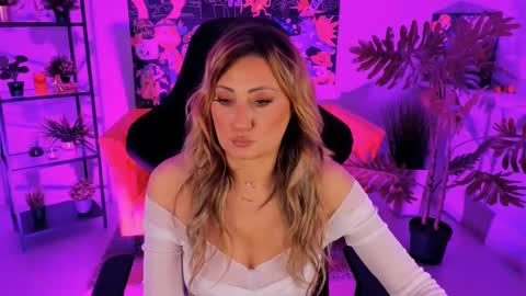 Divine Sarah NONUDE model online show from February 2025 11:36:02 AM