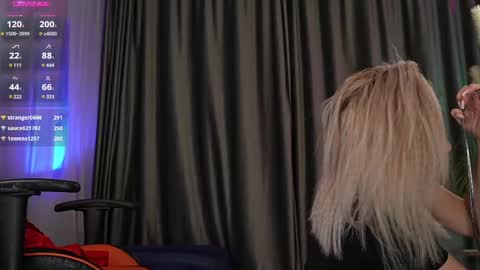 Snapshot of sarahjadore chatting on February 2025 04:52:02 AM Sarahjadore online show from February 2025 04:52:02 AM