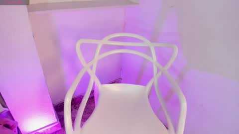 Sarahnovoa  online show from December 2025 12:11:02 PM