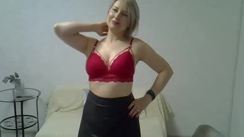 sarahphelps online show from November 2025 05:14:01 PM