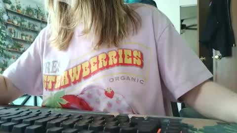 Snapshot of sarahpmummy chatting on May 2026 04:25:02 PM Sarah online show from May 2026 04:25:02 PM