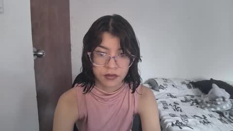 Snapshot of sarahsmitt chatting on September 2025 12:51:01 PM Sarah online show from September 2025 12:51:01 PM