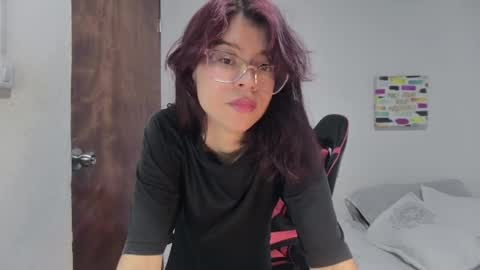 Snapshot of sarahsmitt chatting on May 2026 03:50:01 PM Sarah online show from May 2026 03:50:01 PM
