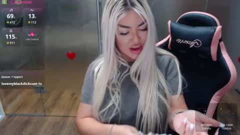 Snapshot of sarahstone_ chatting on November 2025 08:14:01 AM Sarah online show from November 2025 08:14:01 AM