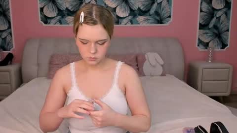 sarahwantslove online show from April 2026 09:15:01 PM