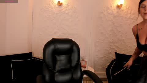 Snapshot of sarahyates chatting on May 2026 04:06:01 AM Sarah independent model online show from May 2026 04:06:01 AM