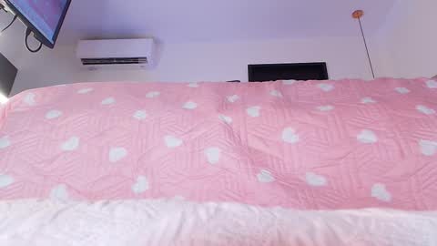 Sara  online show from November 2025 12:04:01 PM