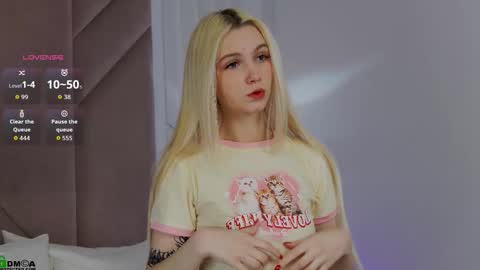 saramist online show from November 2025 01:41:02 AM