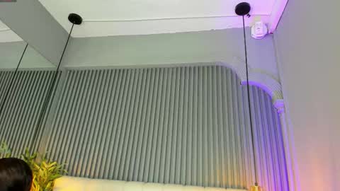 Sara   online show from December 2025 10:48:02 PM