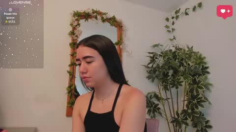 Snapshot of sarawagner_ chatting on May 2026 12:41:02 AM online show from May 2026 12:41:02 AM