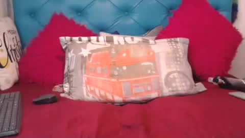 Sara Wills online show from October 2025 02:23:02 PM