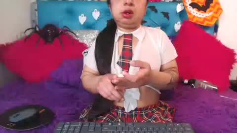 Sara Wills online show from October 2025 02:19:01 PM