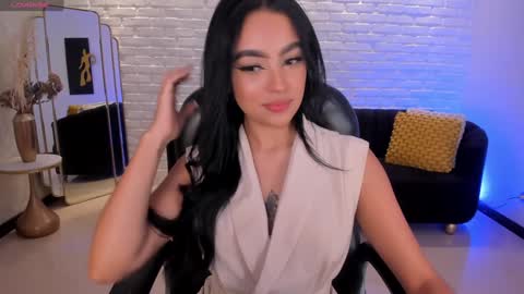 Snapshot of sarawinstone_ chatting on December 2024 11:03:02 AM Sara Winstone online show from December 2024 11:03:02 AM