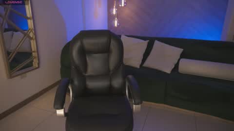 Sara Winstone online show from February 2026 08:30:01 PM