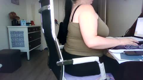 Sara online show from July 2026 06:32:01 PM