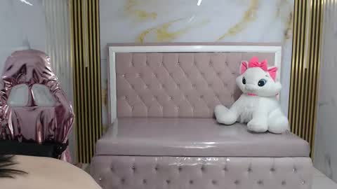 Sara  online show from February 2026 10:17:01 PM