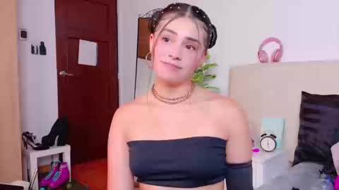 Snapshot of saritabratz chatting on September 2025 09:05:02 PM Sara online show from September 2025 09:05:02 PM
