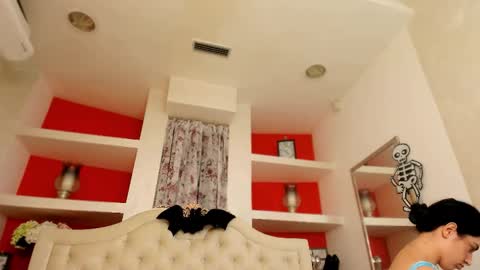 Sarra online show from November 2025 06:09:02 PM