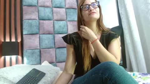 Snapshot of sarra_restrepooo chatting on January 2025 10:42:02 AM sara online show from January 2025 10:42:02 AM