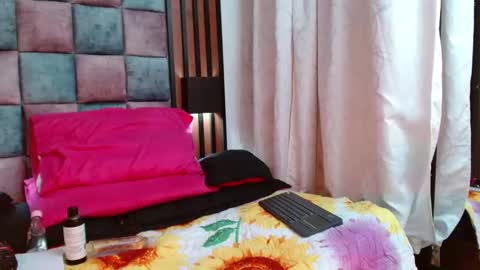 Snapshot of sarra_restrepooo chatting on March 2025 10:48:01 AM sara online show from March 2025 10:48:01 AM