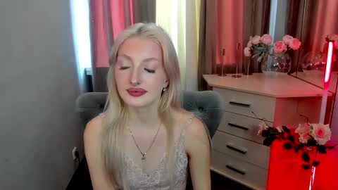 Snapshot of sarrah_blush chatting on September 2025 08:25:01 AM sarrah_blush online show from September 2025 08:25:01 AM