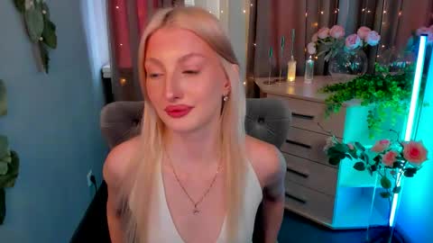 Snapshot of sarrah_blush chatting on September 2025 01:44:02 PM sarrah_blush online show from September 2025 01:44:02 PM