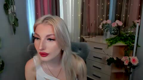 Snapshot of sarrah_blush chatting on September 2025 08:16:01 AM sarrah_blush online show from September 2025 08:16:01 AM