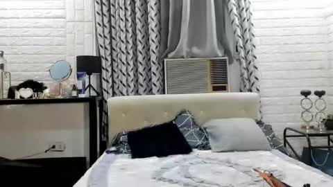 Snapshot of sasha_hale_ chatting on September 2025 11:20:02 AM My name is Sasha I will be glad if you spend your time with me 3 you can DM me if you need me online show from September 2025 11:20:02 AM
