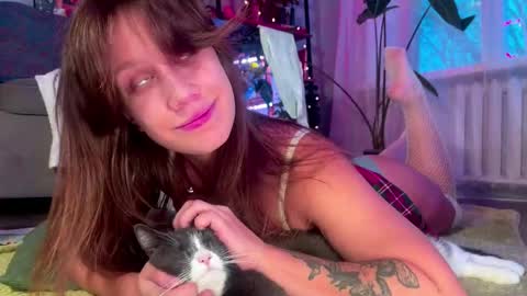 Alexandra Sasha in short online show from November 2025 06:45:02 AM