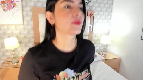 Camila  online show from September 2025 11:43:02 AM