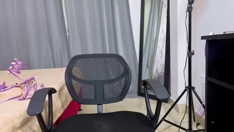 Snapshot of sasha_val chatting on October 2025 08:10:01 PM sasha_val online show from October 2025 08:10:01 PM