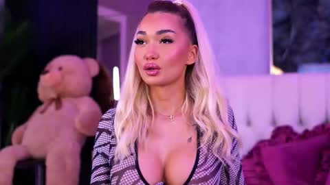 Dennise online show from September 2025 06:20:02 PM