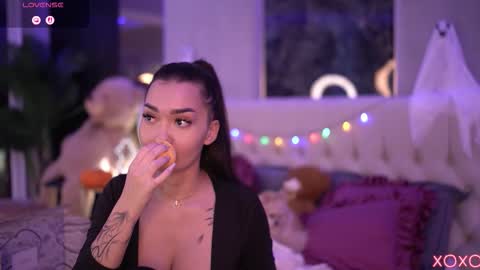 Dennise online show from October 2025 07:58:02 PM