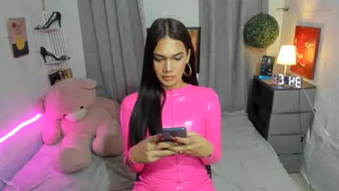 ESTELLA online show from February 2025 04:00:01 PM