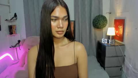 ESTELLA online show from February 2025 04:56:02 PM