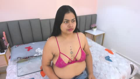 Manuela  online show from February 2025 11:27:02 AM