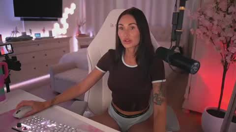 sashawest_official online show from June 2026 11:20:02 PM