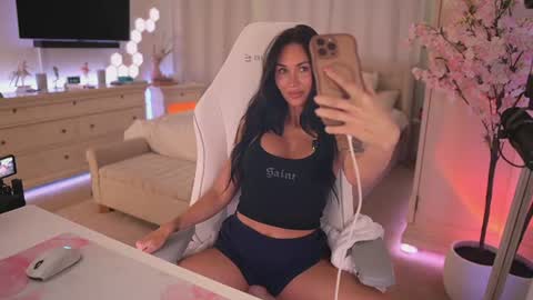 sashawest_official online show from August 2026 10:35:01 PM