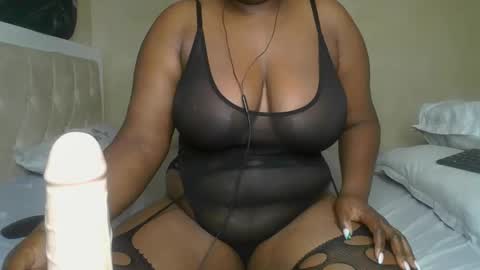 sassie_bee online show from December 2024 11:34:02 PM