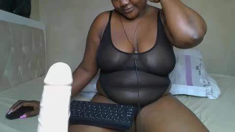 sassie_bee online show from February 2025 11:43:02 PM