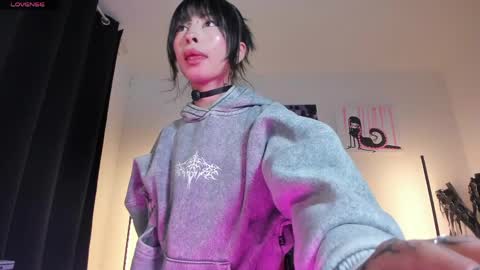    im expecting 300 thumbs up on my altar online show from April 2026 11:13:02 PM