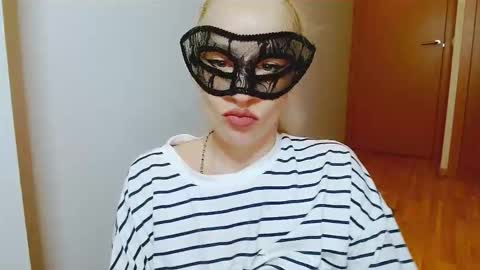 Snapshot of satinqueen90 chatting on October 2025 06:36:02 AM Satinqueen90 online show from October 2025 06:36:02 AM