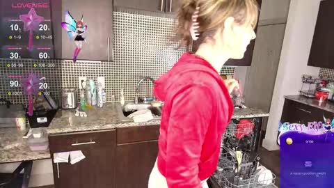 Saturn Girl online show from December 2025 11:20:01 PM