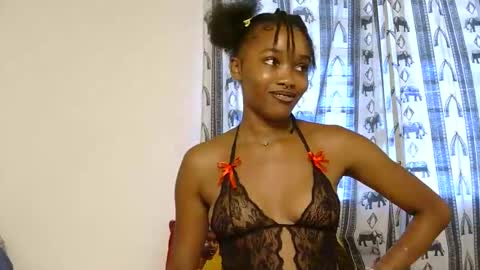 Snapshot of saucy_angels chatting on November 2025 02:18:01 PM Saucy online show from November 2025 02:18:01 PM