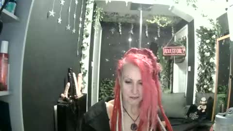 SaucySky online show from April 2026 09:37:02 PM