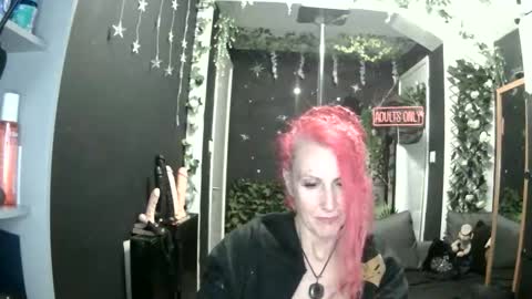 SaucySky online show from April 2026 10:23:02 PM