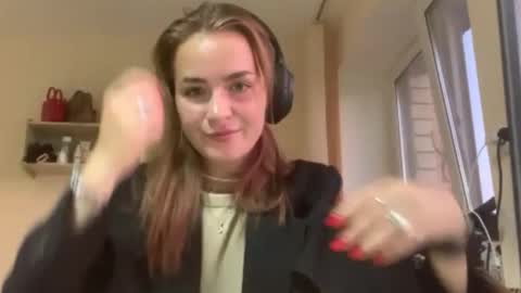 Snapshot of saundrayeeloy chatting on September 2025 03:33:01 PM Martha online show from September 2025 03:33:01 PM