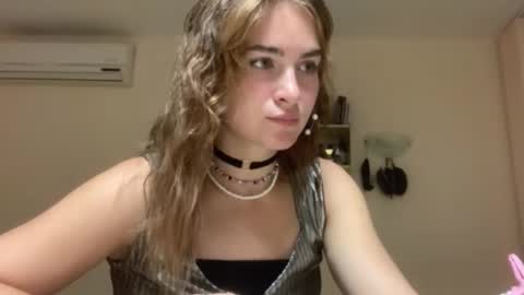 Snapshot of saundrayeeloy chatting on September 2025 04:18:01 PM Martha online show from September 2025 04:18:01 PM