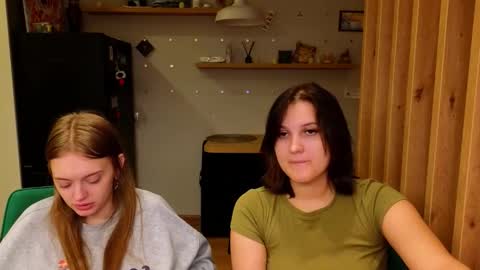 Snapshot of sav_anna chatting on October 2025 03:12:02 PM LUNA and ANNA online show from October 2025 03:12:02 PM